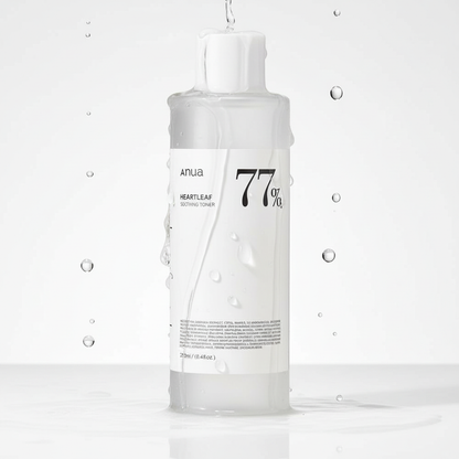 Anua Heartleaf Soothing Toner texture avec gouttes