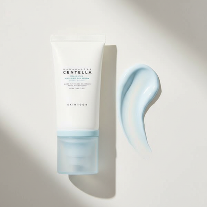 Skin1004 Madagascar Centella Hyalu-Cica Sérum Solaire Water-Fit produit et texture